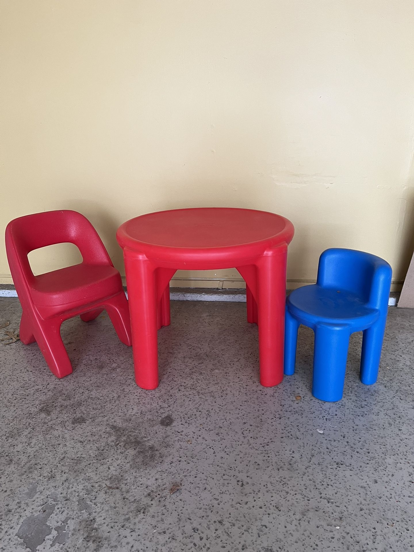 Little Tykes Kids Table and Chairs