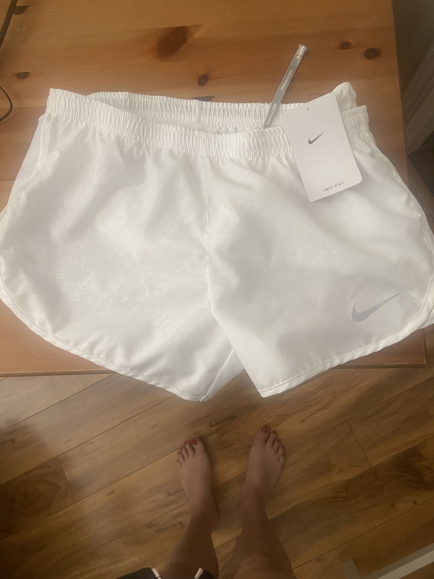 Women’s Nike short with tag