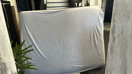 Free Tempur-pedic queen size with sheets