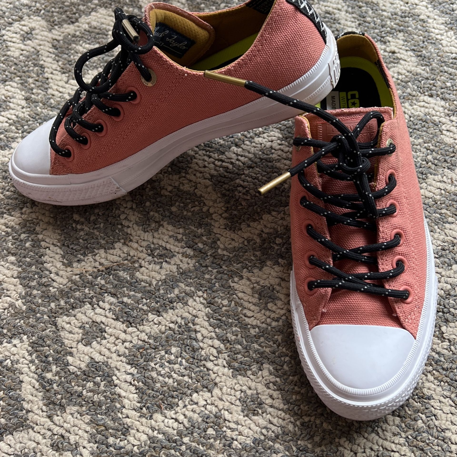 Women’s 8.5 Converse
