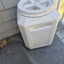 LARGE DOG FOOD CONTAINER.