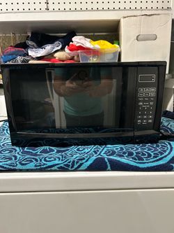 Insignia Black Countertop Microwave