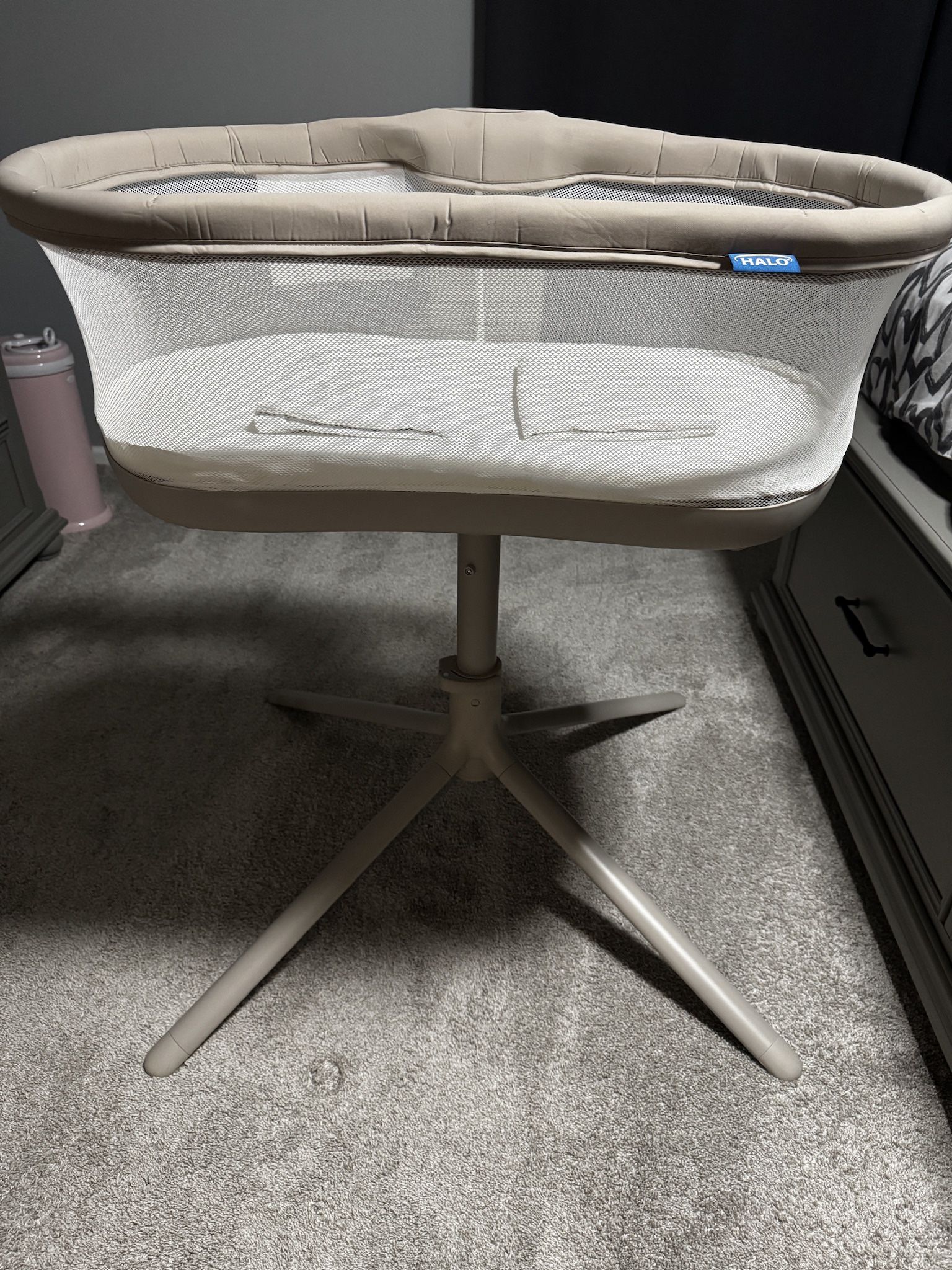 Halo Bassinest Swivel Sleeper 3.0 Warm Grey