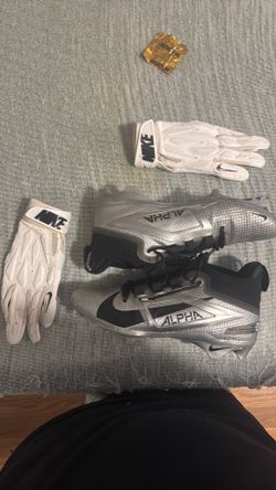 Size 11 Nike alpha elite football cleats and gloves