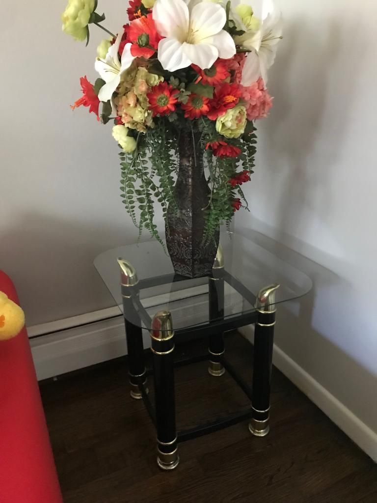 End table with flower vase and lamp