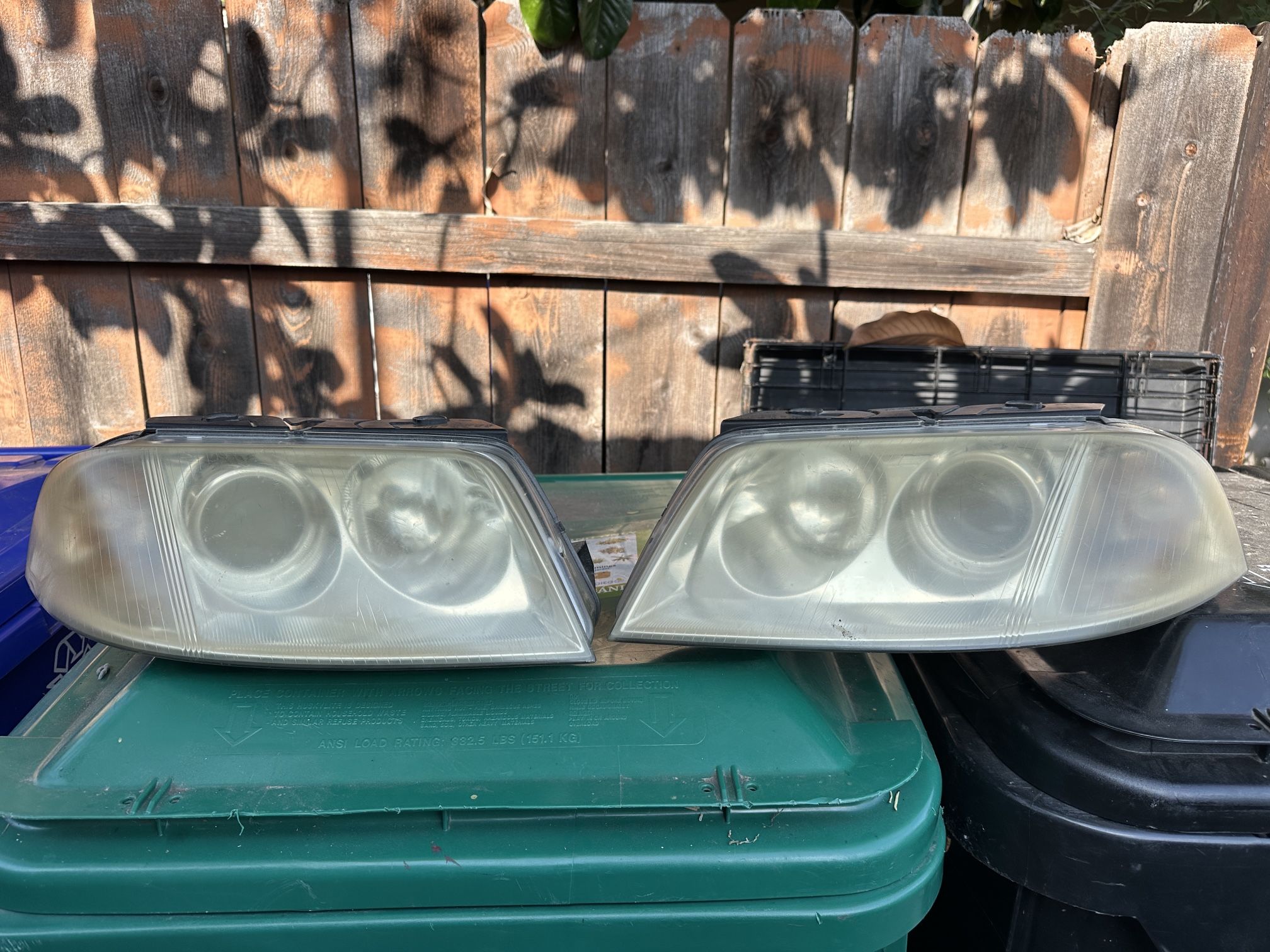 **CURB ALERT**FREE** ‘03 VW Passat Headlights