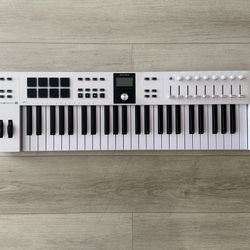 Arturia KeyLab Essential mk3 keyboard piano 