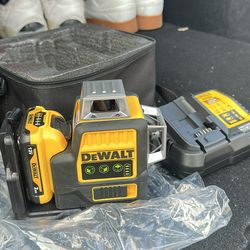 Dewalt 360 + 12 line green laser level