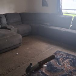 Beautiful Gray Sectional Couch 