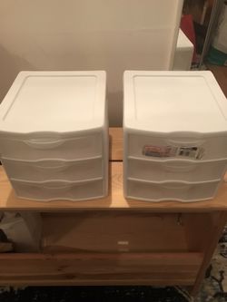 2 small plastic storage 
