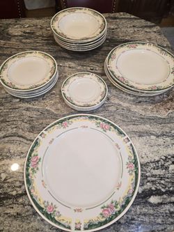 Fine China Farberware Plate Set 18