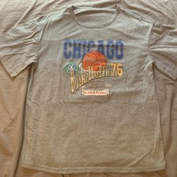 Chicago Basketball ‘76 Gray Shirt; Men’s Large