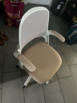 Desk chair