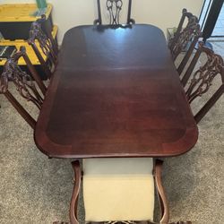 China Cabinet & Matching Dining Room Table 