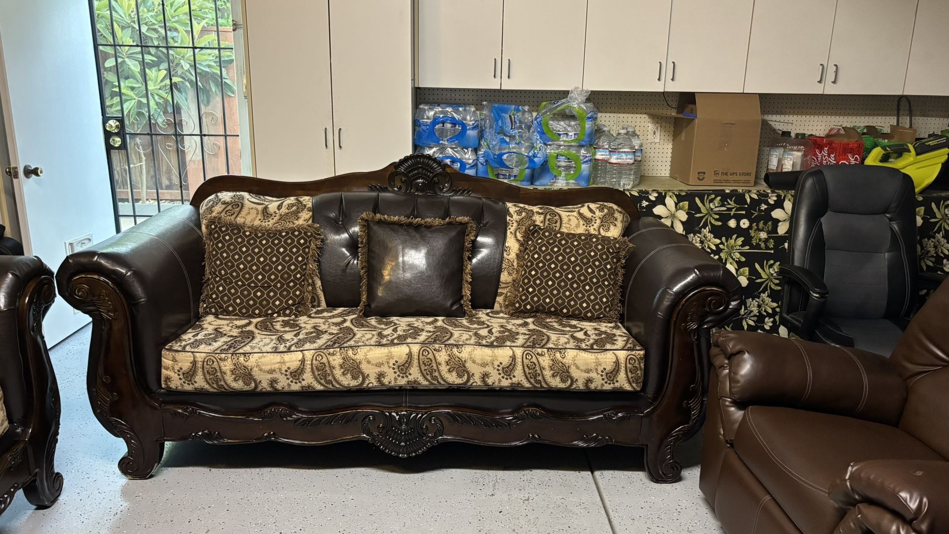 furniture couches/recliner