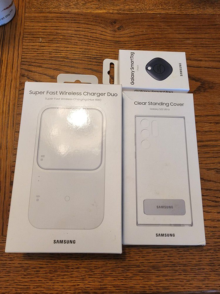 Samsung Bundle - Wireless Charger Duo, S22 Ultra Clear Case With Stand, Smarttag