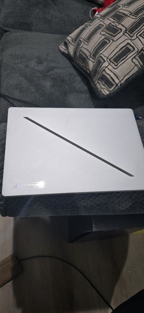 ASUS - ROG Zephyrus G14 14" OLED 3K 120Hz Gaming Laptop - AMD Ryzen 9 8945HS - 32GB LPDDR5X - NVIDIA GeForce RTX 4070 - 1TB SSD - Platinum White