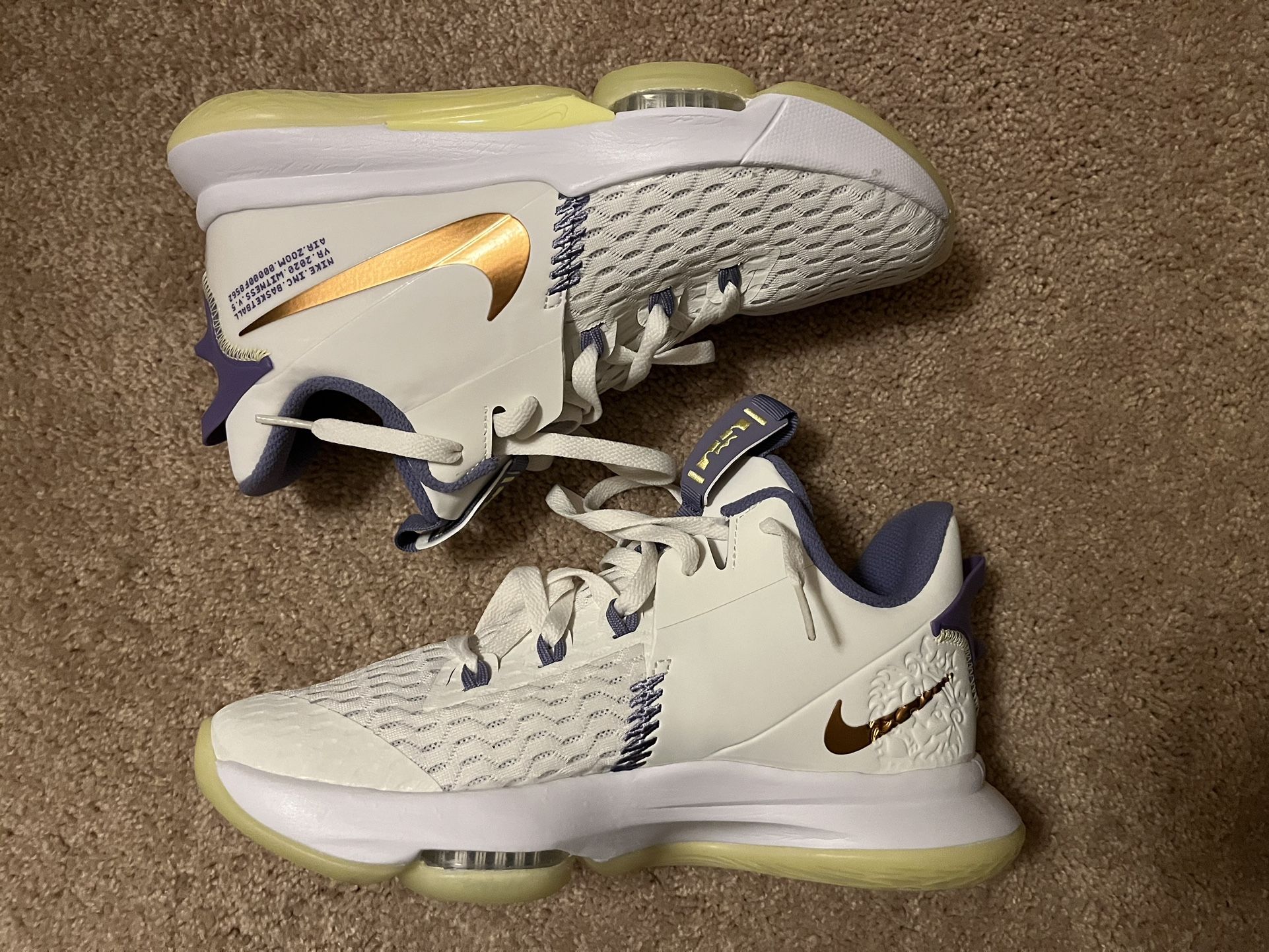 Nike Men’s Size 8.5 Basketball Shoes LeBron 