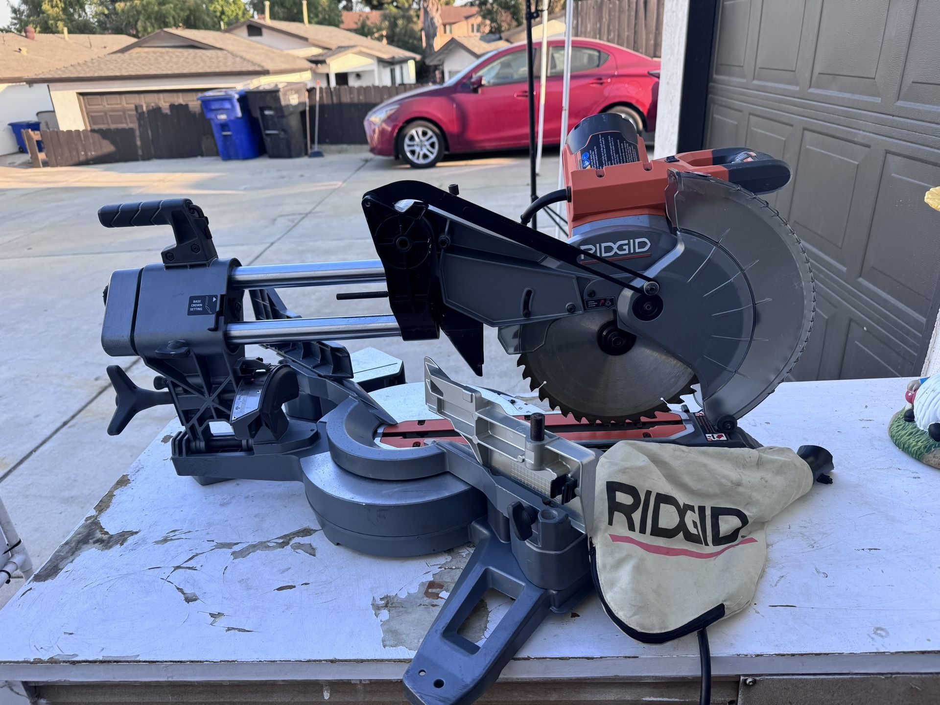 Sliding miter saw 10in