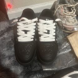 LV runners black n white