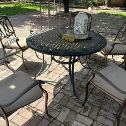 backyard table and chairs 