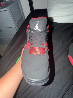 Jordan 4 thunder red