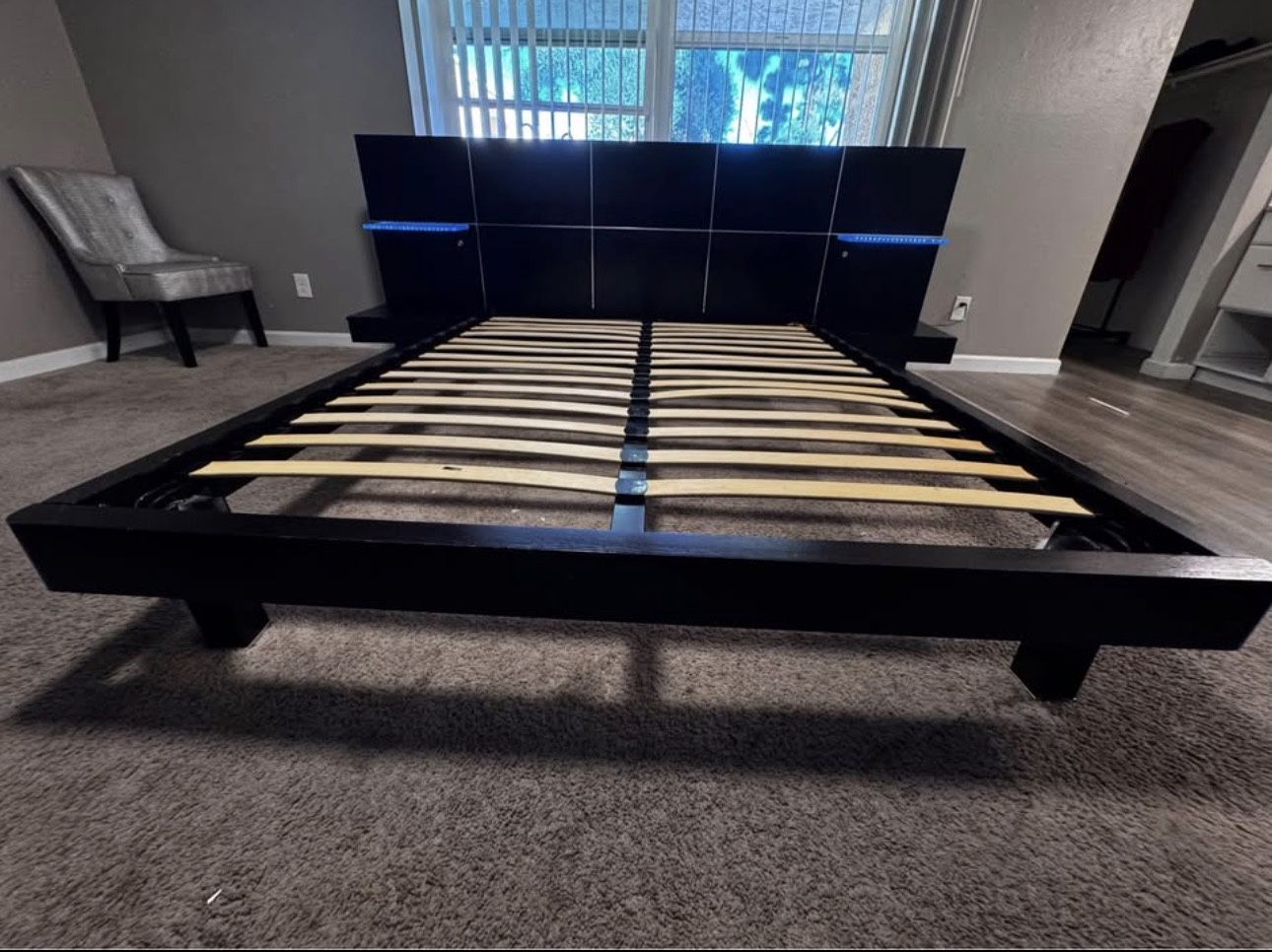 🛏️ Queen Size Kinwai Chic Bed & 6-Drawer Dresser Set - $1000