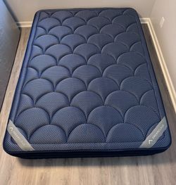DreamCloud Premier Hybrid, King, Like New, Delivery Available