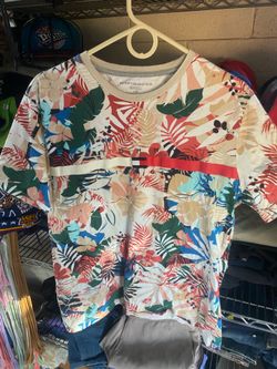 Tommy Hilfiger Men's Tropical Jungle Print Flag Stripe Graphic T-Shirt