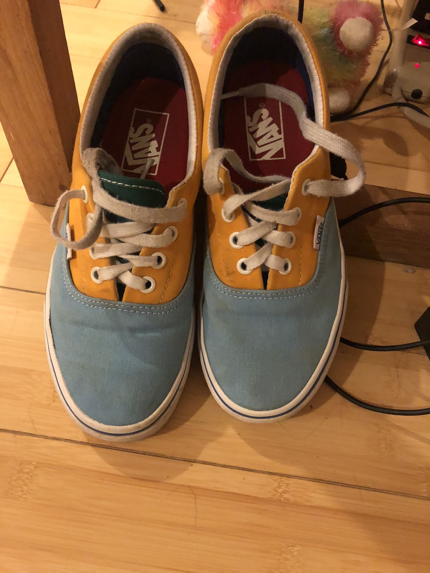 Vans. M6, W7.5