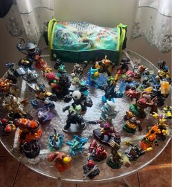 Large Skylanders Figure Collection with Carry Bag