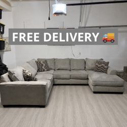 Large Family Sectional Couch 🛋️ - FREE DELIVERY 🚚 