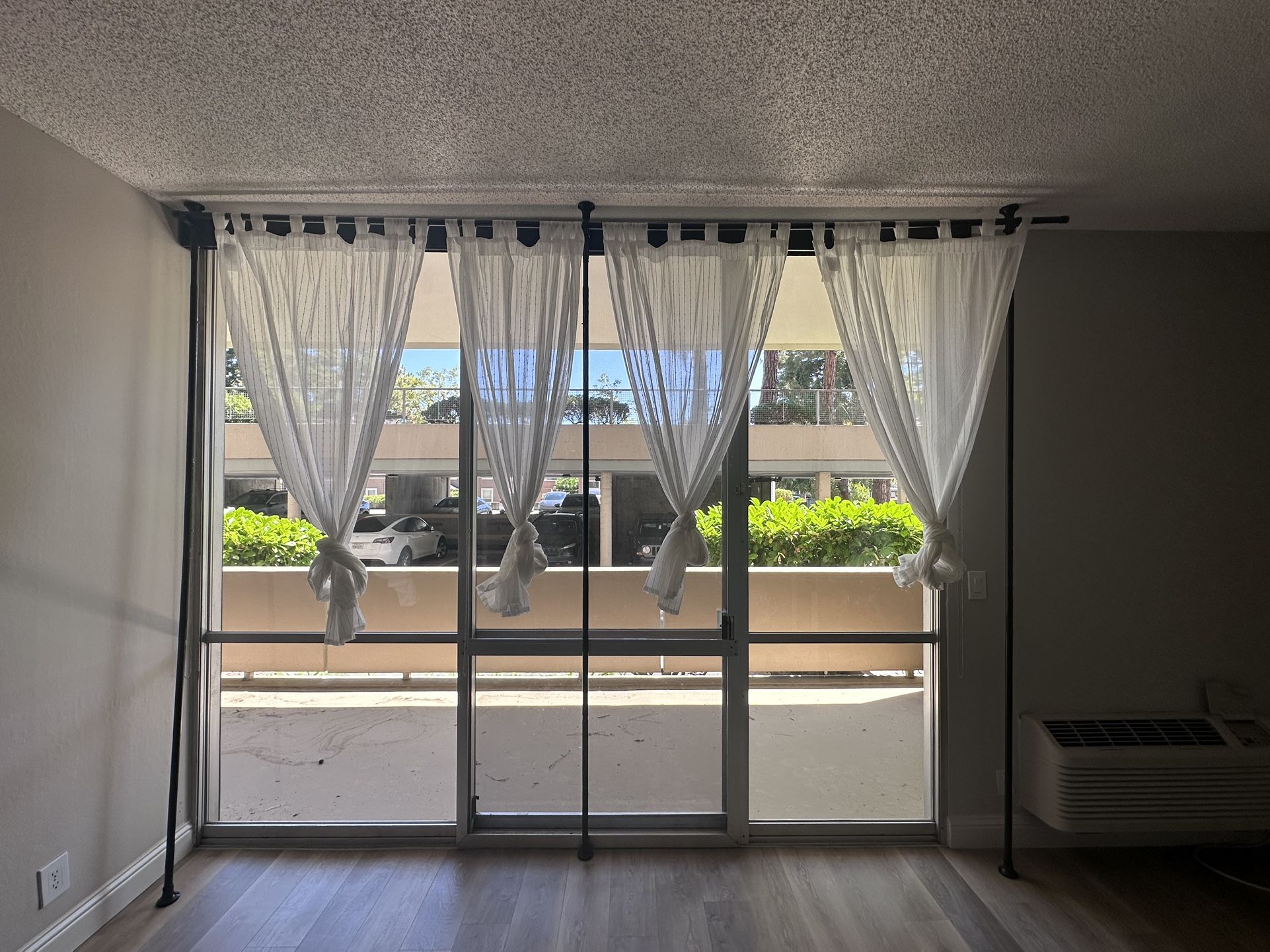 No Drilling Curtain Rod With Curtain