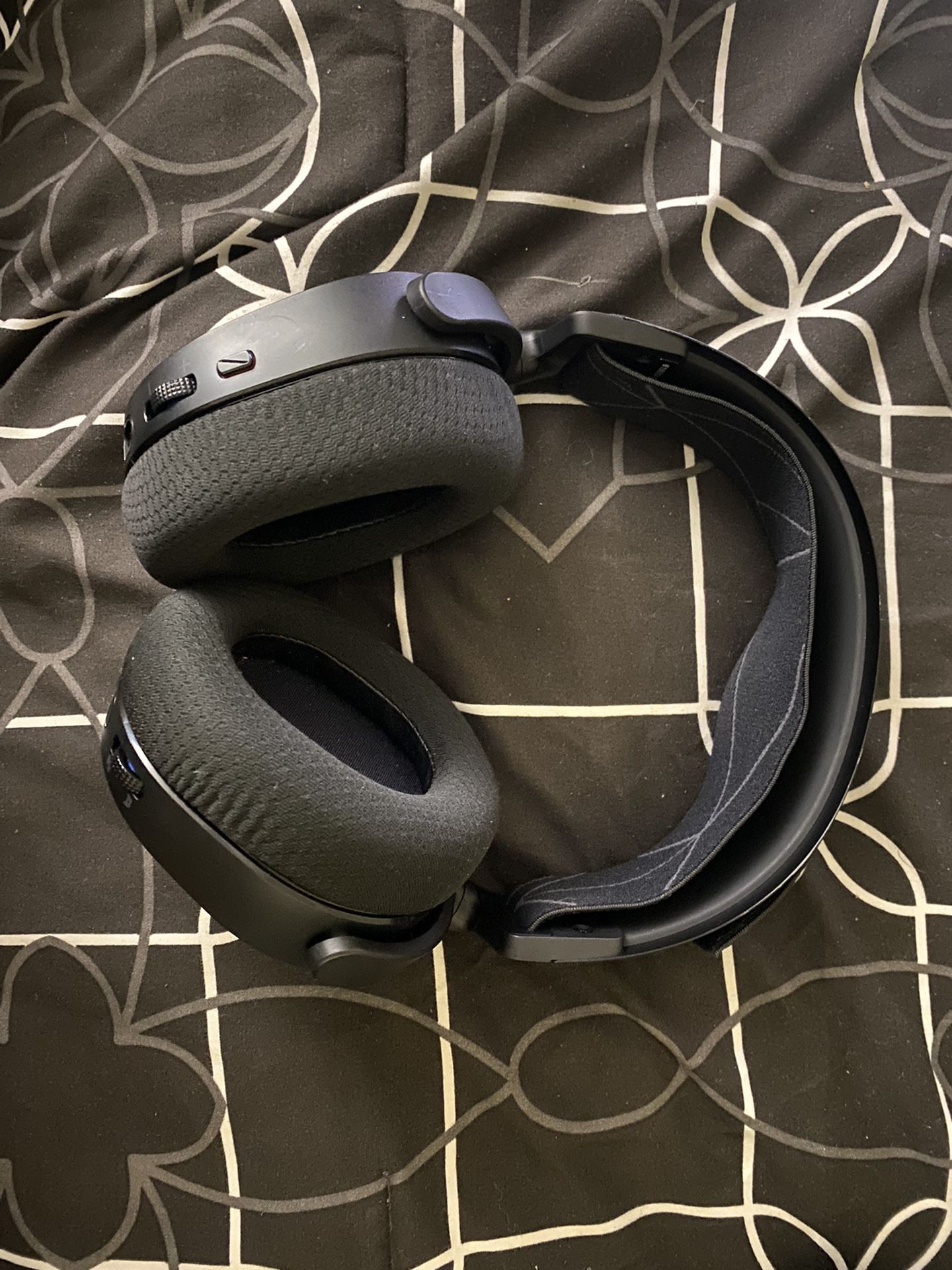 Steel Series 7 Wireless Gaming Headphones 