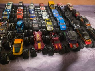Monster Jam Lot Standard Size  1:64