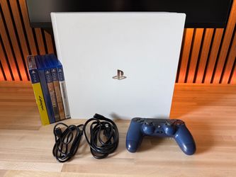 PS4 Pro Glacier White 1tb w/ Games
