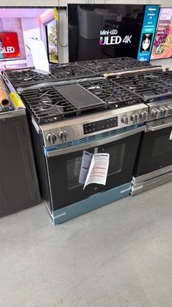 GE 30 Inch Slide In 5 Burner Gas Range