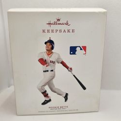 HALLMARK 2019 MOOKIE BETTS BOSTON RED SOX BASEBALL ORNAMENT At Ballpark

Brand new 

At the ballpark- 6th in the series 
Box has light storage wear

S