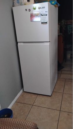 Medium size refrigerator