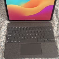 iPad Pro 6th gen 12.9 Inch With Logitech Combo Keyboard + Apple Pencil