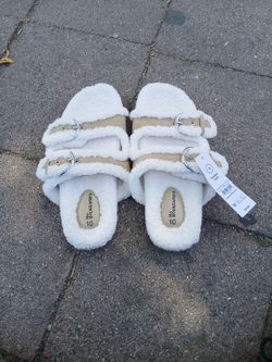 No Boundries 10' Slippers