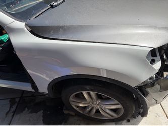 2011-2017 Volkswagen Touareg Front Right Passenger Side Fender Panel DAMAGED