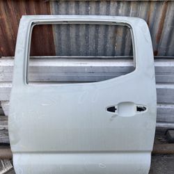 2022 Toyota Tacoma left rear door