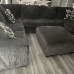 Mint Condition Sectional w/ Ottoman, Moving Need Gone