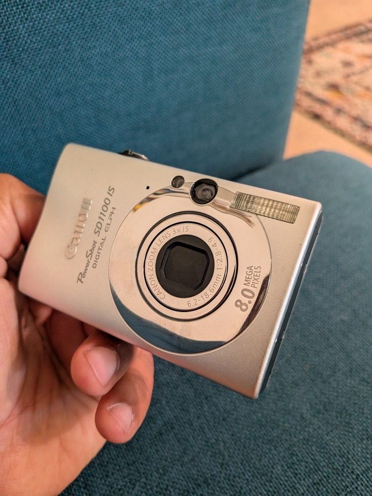 Canon PowerShot SD1100 IS Camera