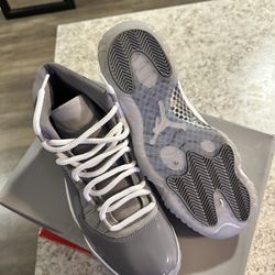 $200 JORDAN 11 sz 9.5