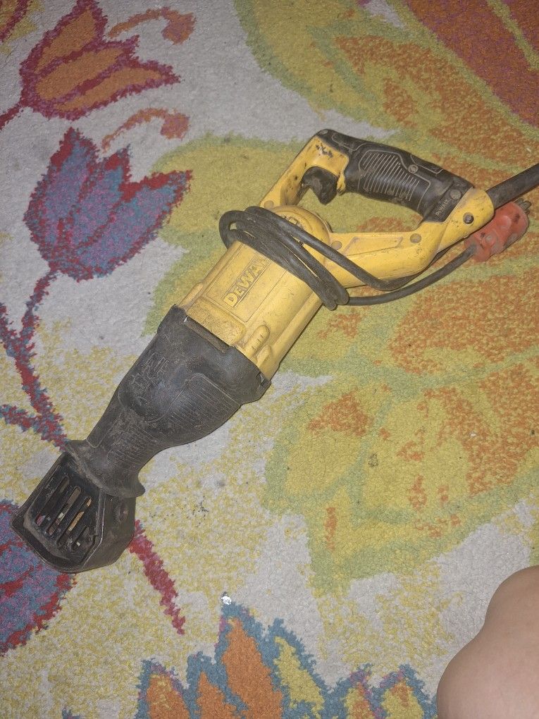 Dewalt Saw