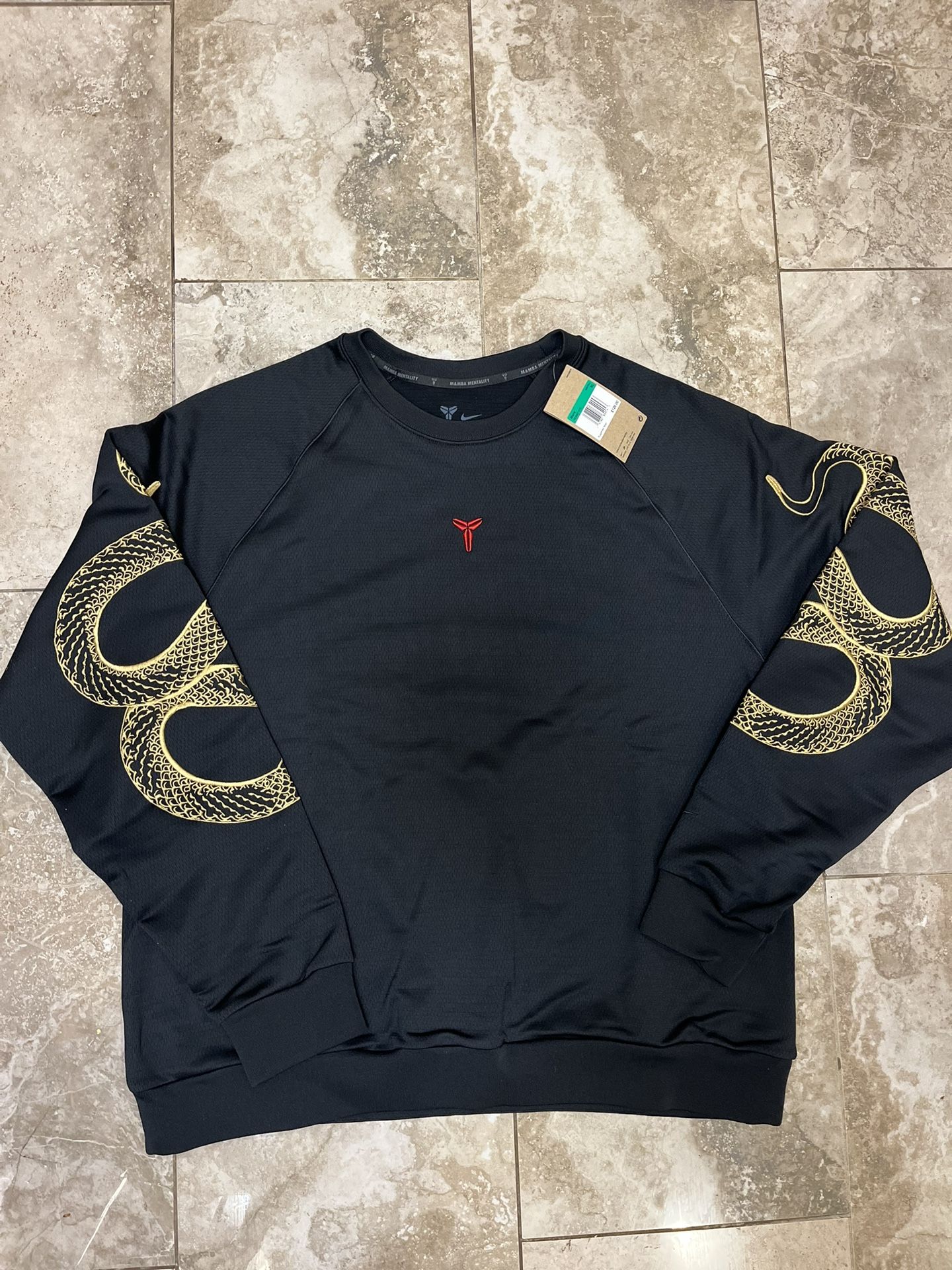 Kobe Year Of Mamba Therma Basketball Crewneck Sweatshirt Mens XL HQ4697-010 NEW