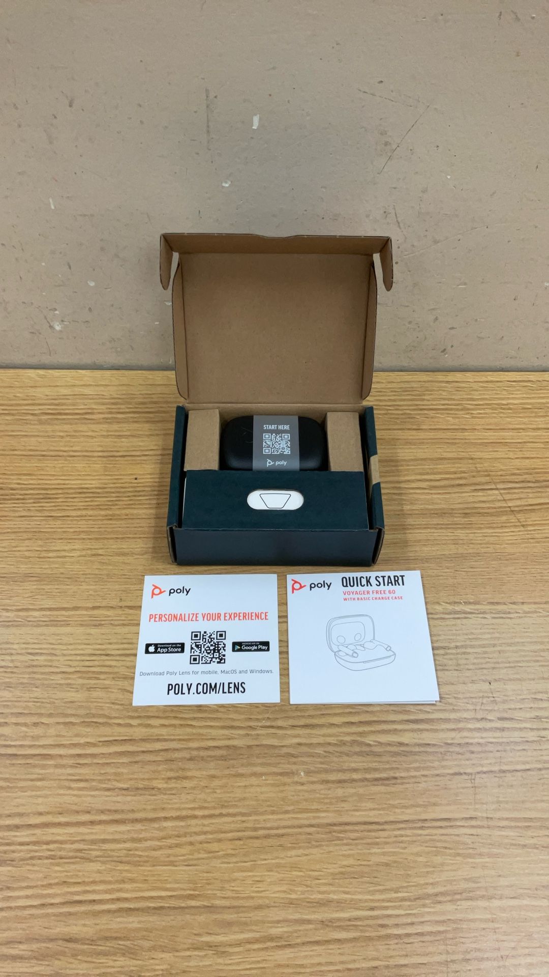 POLY VOYAGER FREE 60 BLUETOOTH HEADSET.