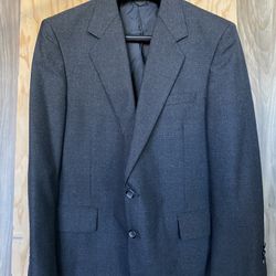 Pullman English blazer  dark grey (fits like a men’s medium) 🚫 No holes 🚫 No stains  🚭 Smoke free 🚫 Pet free 